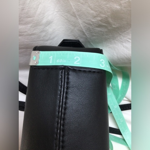 Simply Vera Vera Wang Crossbody Purse. Black - Picture 16 of 16